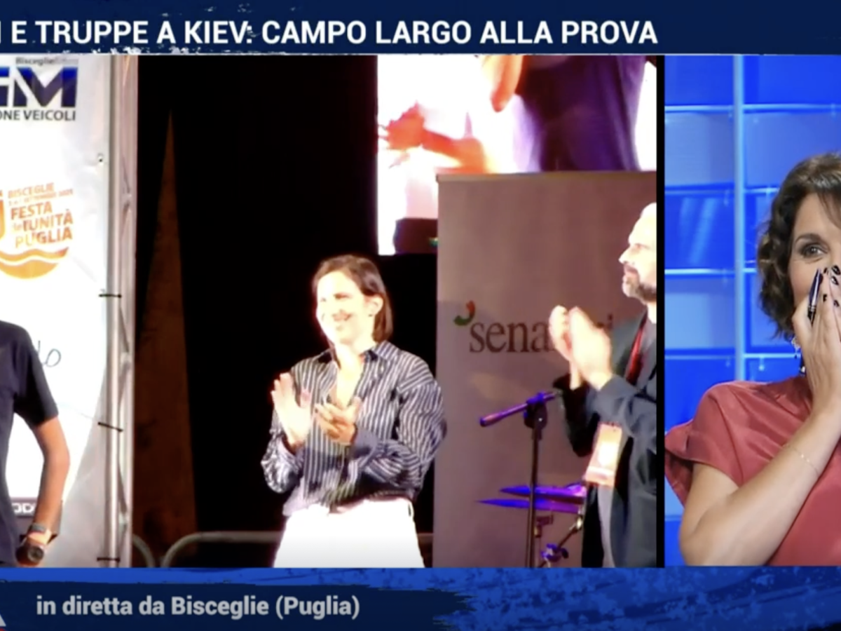 Decaro in tv: "Mi candido per la Puglia". Il gesto della conduttrice spiazza tutti Decaro in tv: "Mi candido per la Puglia". Il gesto della conduttrice spiazza tutti