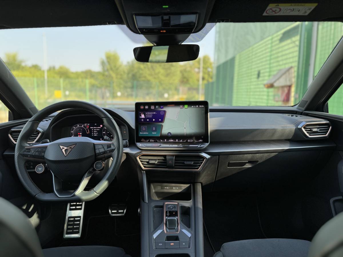 Cupra Leon Hybrid: guarda la gallery della sportiva elettrificata da 272 CV 14