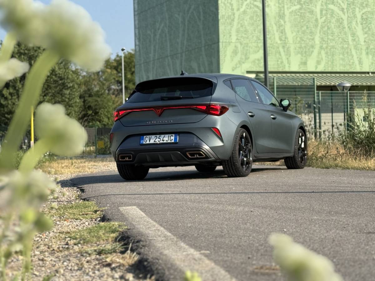 Cupra Leon Hybrid: guarda la gallery della sportiva elettrificata da 272 CV 10