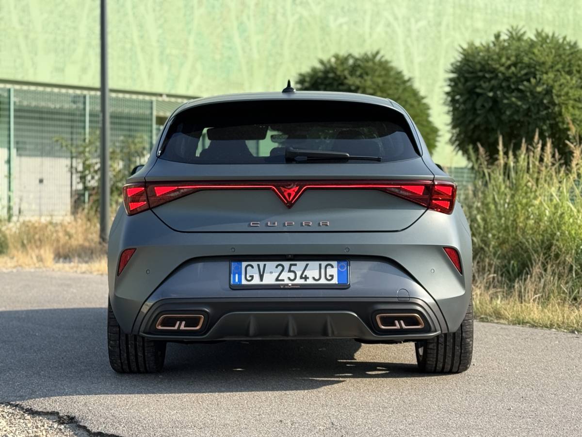 Cupra Leon Hybrid: guarda la gallery della sportiva elettrificata da 272 CV 11