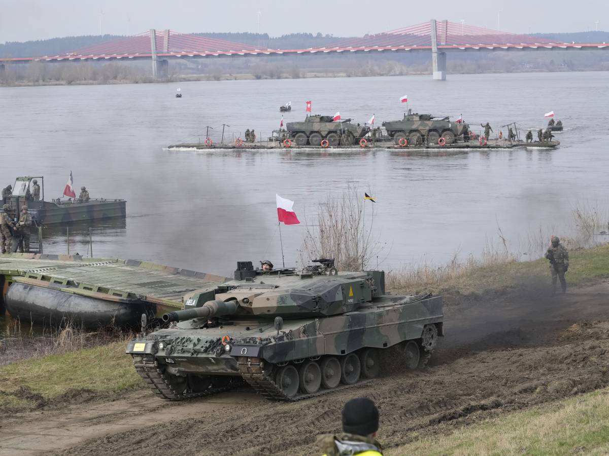 10mila soldati e strade militarizzate nasce la fortezza polonia contro la guerra ibrida russa da Ilgiornale.it 10mila soldati e strade militarizzate nasce la fortezza polonia contro la guerra ibrida russa