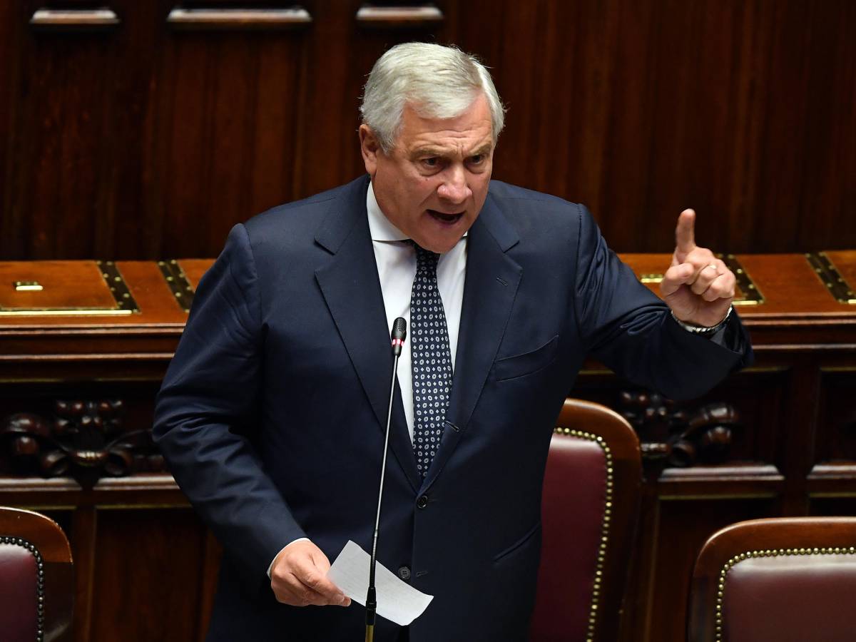 "Se Conte non si scusa...". Furia del ministro Tajani sul M5s