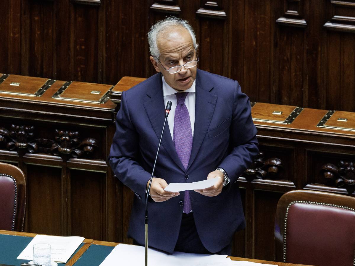 Allerta di Piantedosi per il 7 ottobre: "Attenzione alta, c