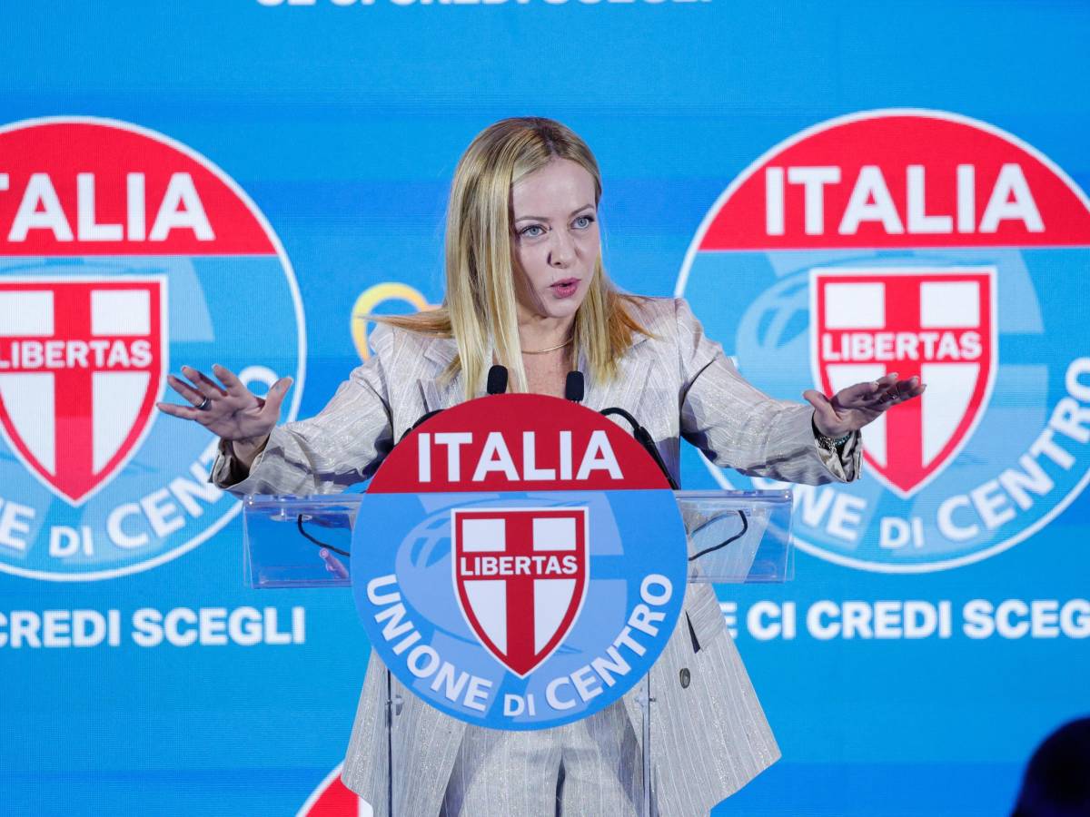 Affondo di Meloni: "Accusati di odio da chi festeggia l