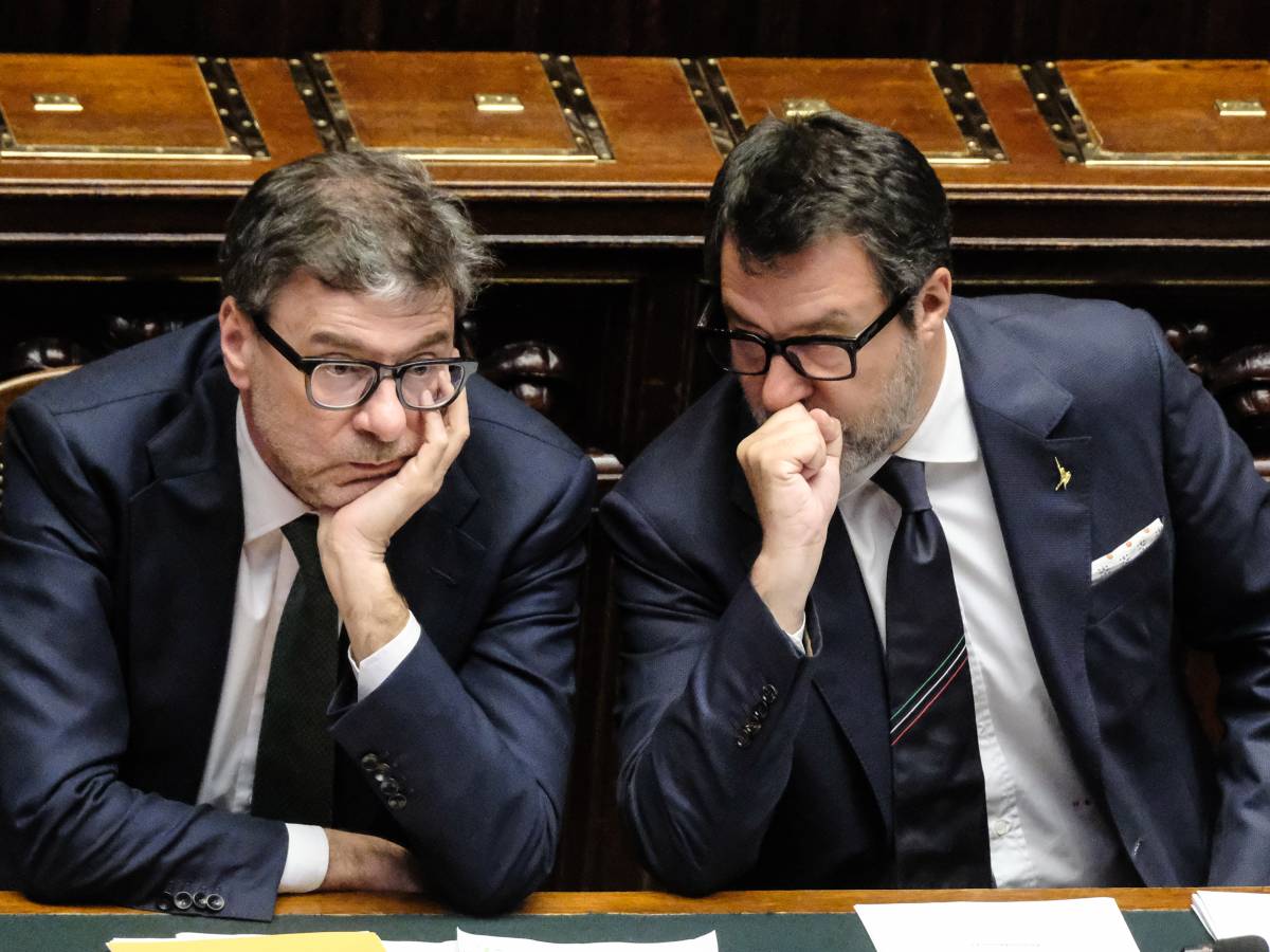Stretta sui bonus, taglio irpef e rottamazione: la linea di Salvini e Giorgetti sulla manovra Stretta sui bonus, taglio irpef e rottamazione: la linea di Salvini e Giorgetti sulla manovra