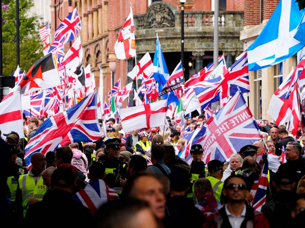 Che strani i "nazi" in piazza a Londra Che strani i "nazi" in piazza a Londra