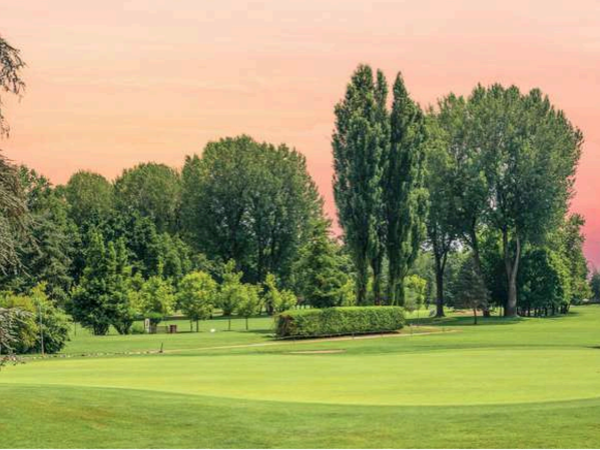Buche regolamentari, Academy e non solo: il golf club a 10 minuti dal Duomo di Milano Buche regolamentari, Academy e non solo: il golf club a 10 minuti dal Duomo di Milano