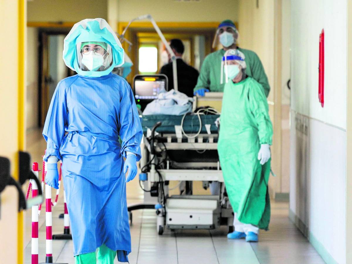 Covid e influenza: è allerta. "Non è variante aggressiva"