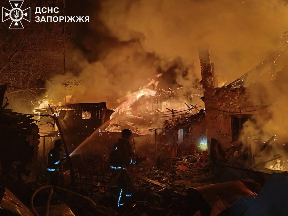droni russi sull ucraina attacchi alle ferrovie zelensky avverte la nato intimidazioni per fermare le forniture a kiev