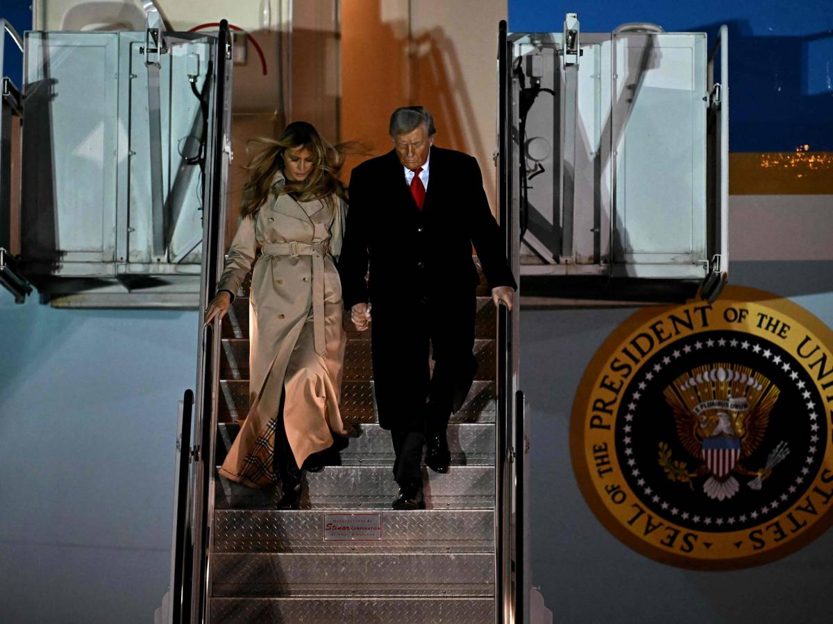 Trump e Melania a Londra per incontrare Re Carlo: i motivi della visita