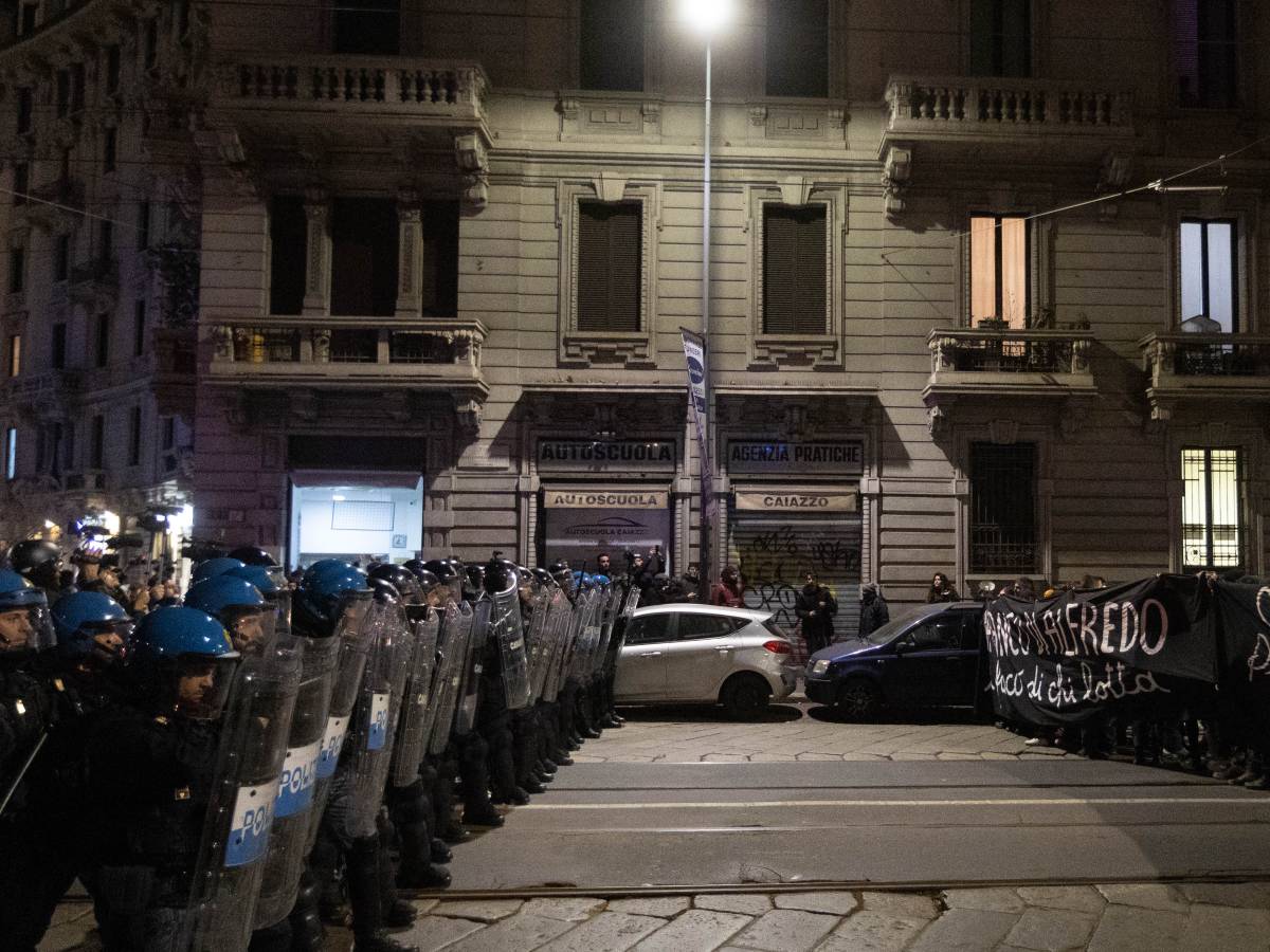 "Violenza contro la polizia". Condannati dieci anarchici per i cortei per il terrorista Cospito