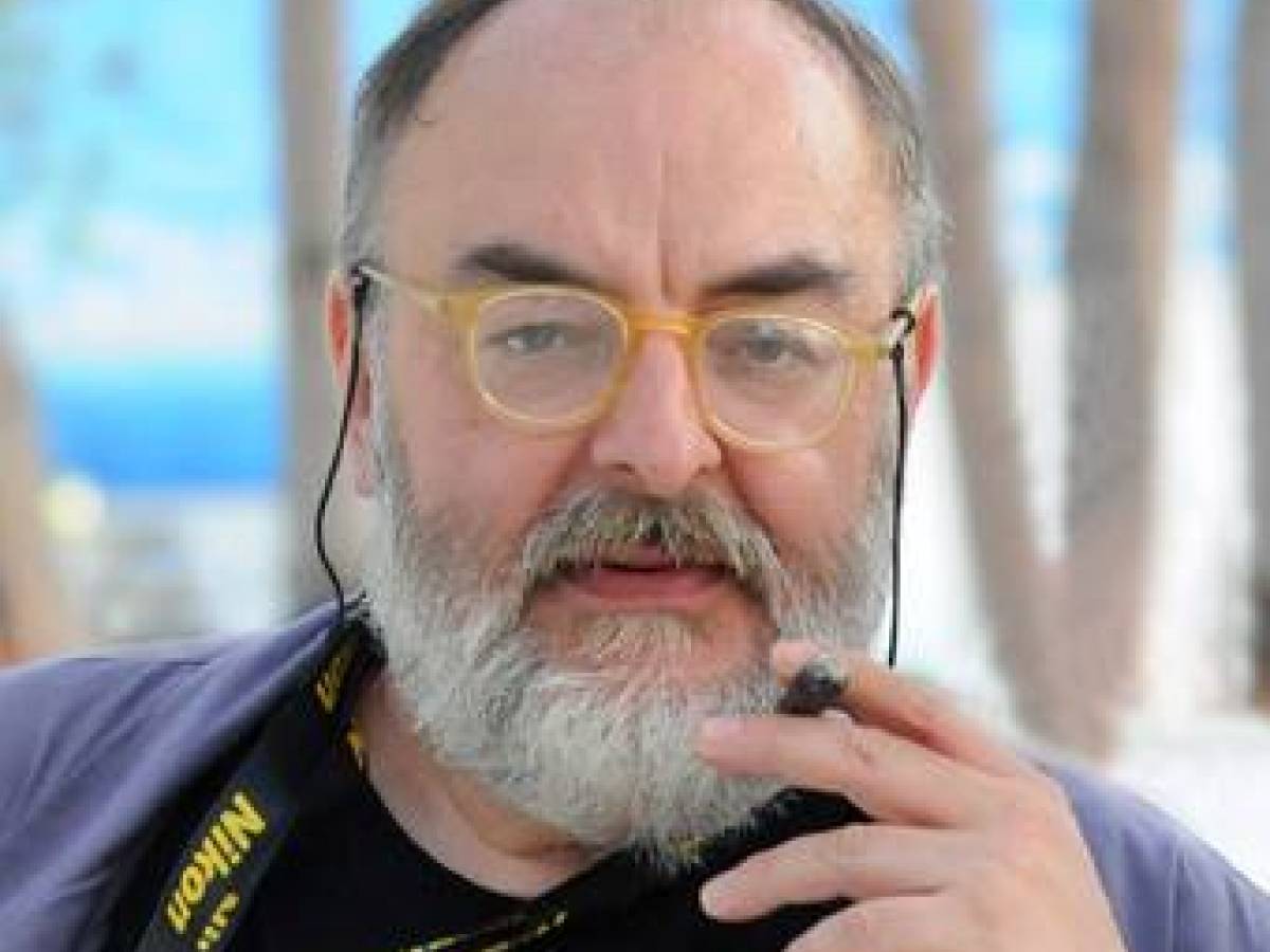 Il fotografo Maurizio Rebuzzini morto a Milano. "Segni di strangolamento, si indaga per omicidio"