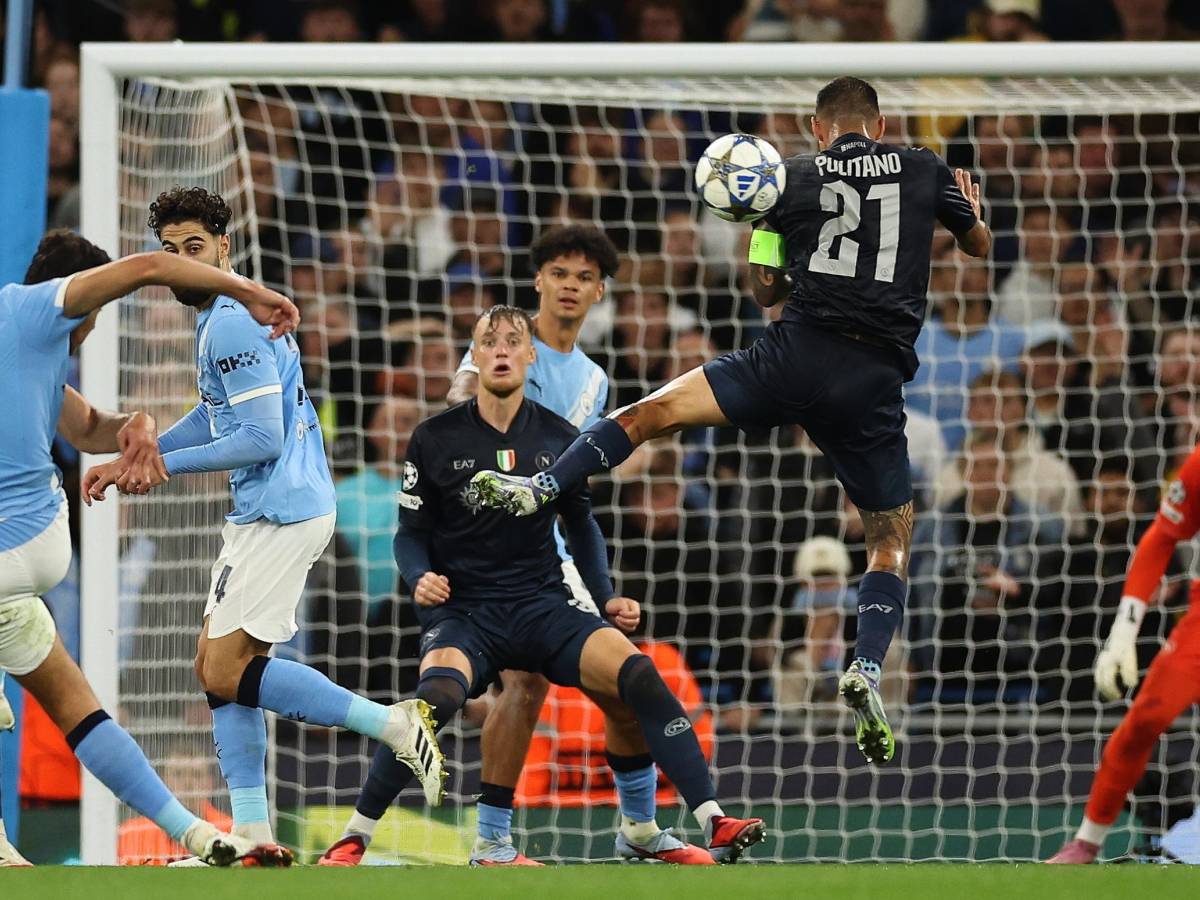 Il Napoli in 10 affonda nel finale contro il Manchester City