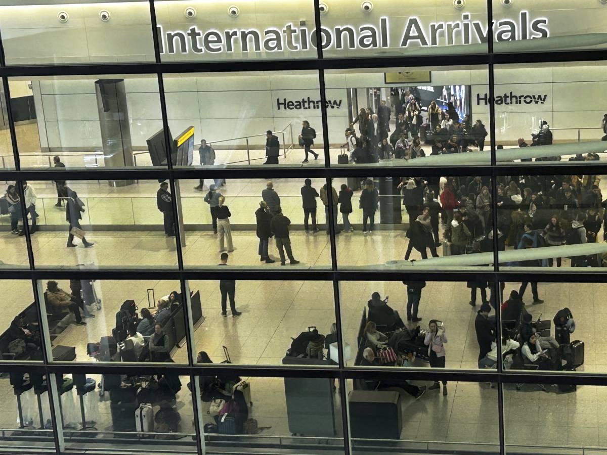 un attacco hacker blocca gli aeroporti di londra berlino e bruxelles cosa sta succedendo