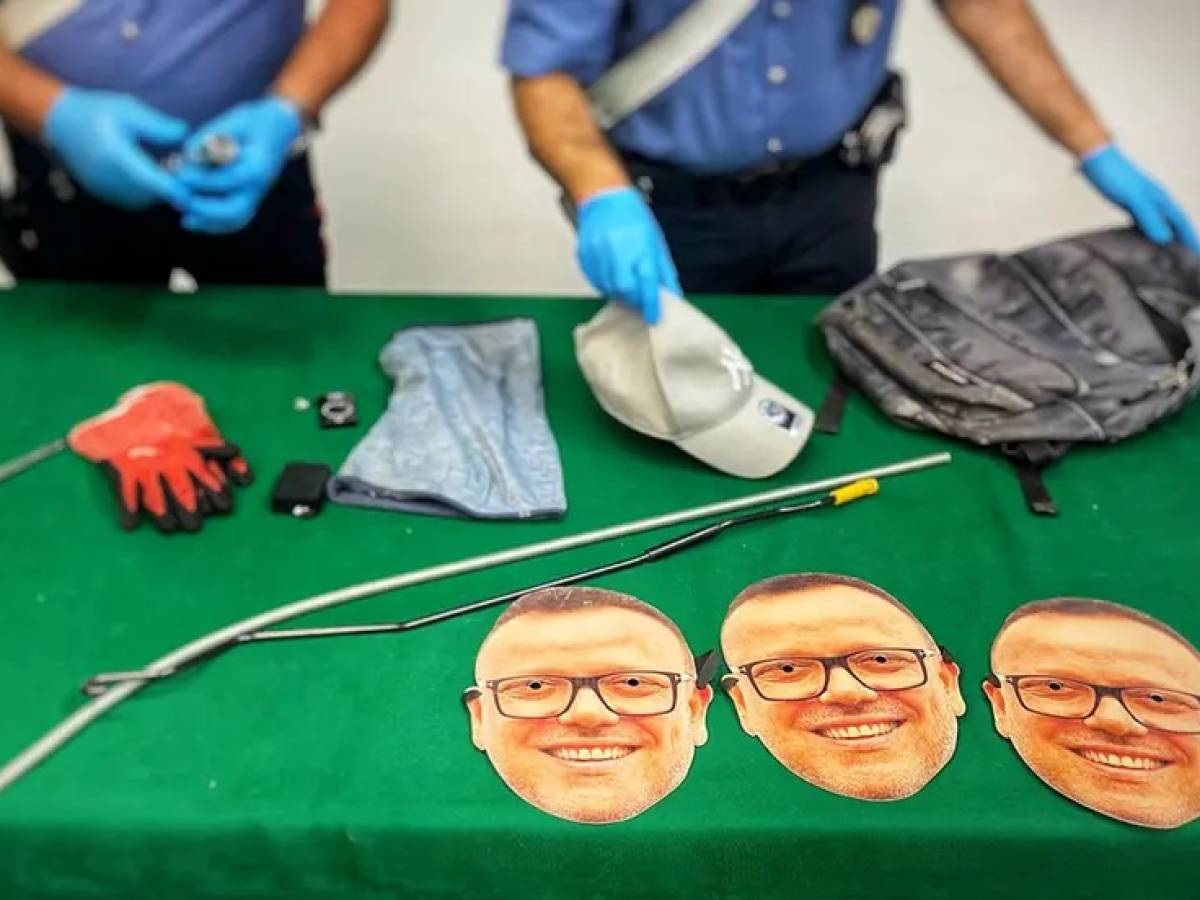 furti con la maschera di gigi d alessio per non farsi riconoscere 26enne in arresto