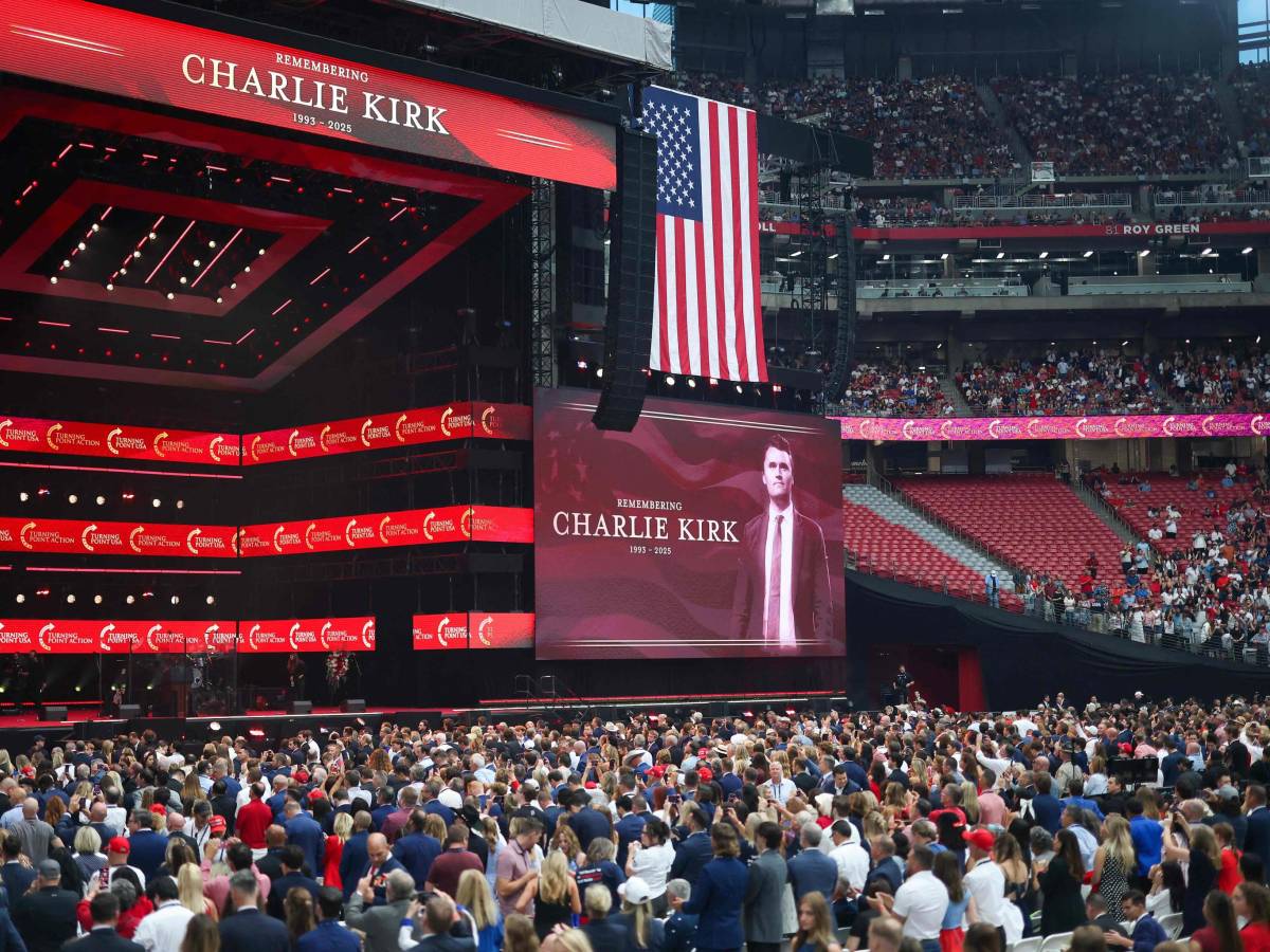 il popolo maga onora il suo eroe oltre 200mila ai funerali di kirk da Ilgiornale.it il popolo maga onora il suo eroe oltre 200mila ai funerali di kirk