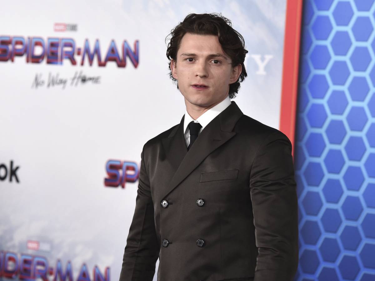 incidente sul set di spiderman tom holland finisce in ospedale cosa 232 successo