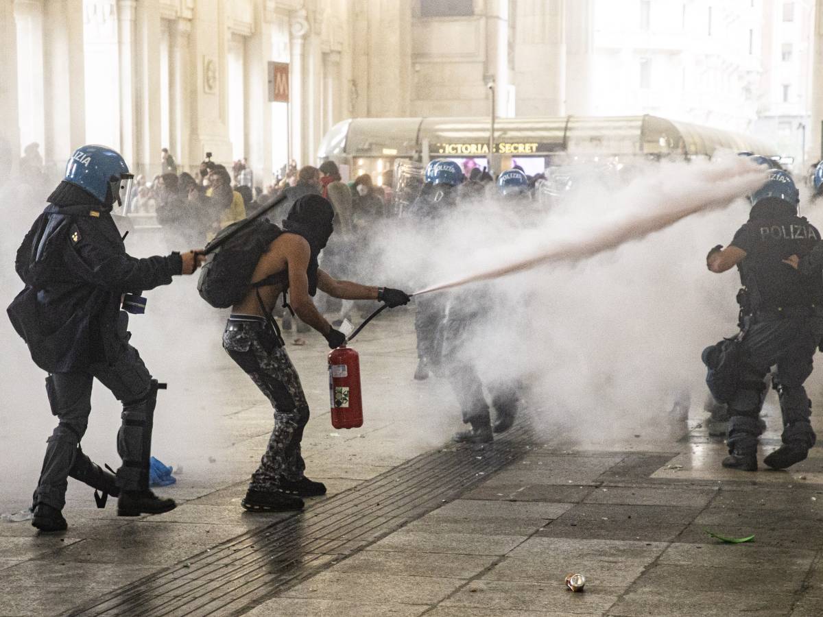 milano assalto nel nome di gaza ore di guerriglia in centrale