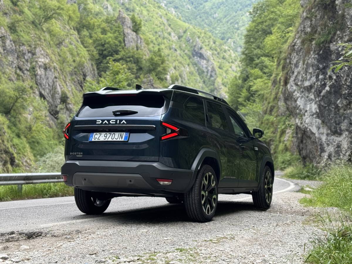 Dacia Bigster Hybrid: guarda la gallery del nuovo SUV ibrido full 19