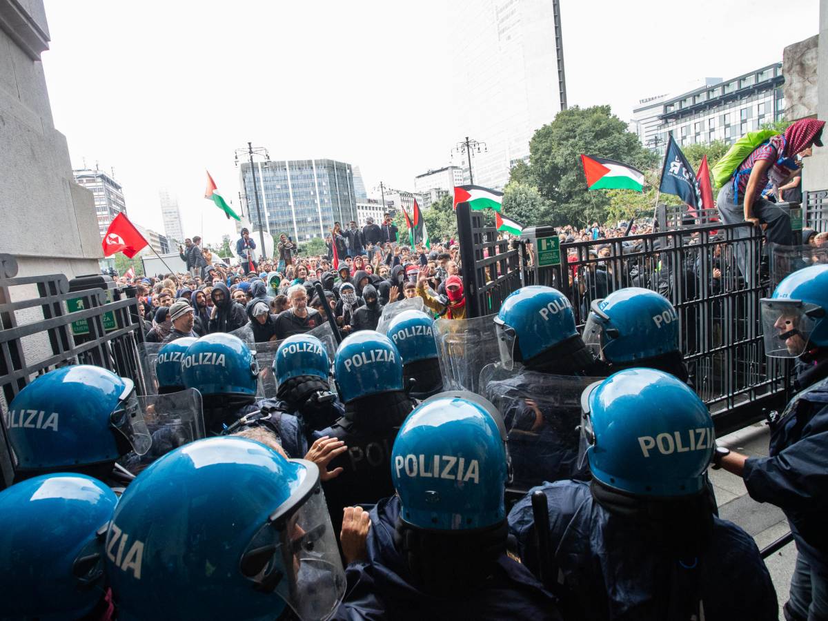 il preside il liceo carducci non 232 l opa dei centri sociali