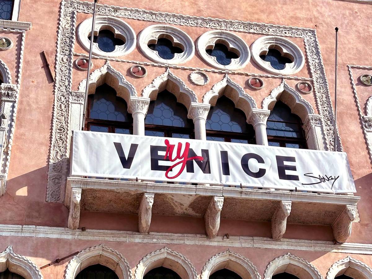 verynice di sangy l8217installazione sul canal grande 232 l8217opera d8217arte contemporanea pi249 vista