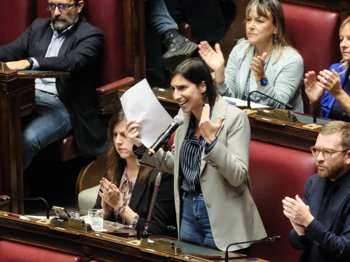 La Schlein tace e i dem la pressano. L