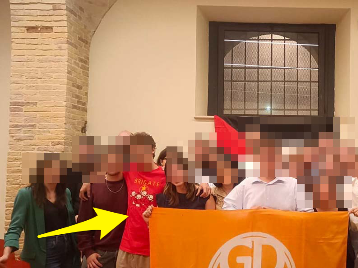 spunta la maglia dedicata alle br nel circolo dei giovani democratici