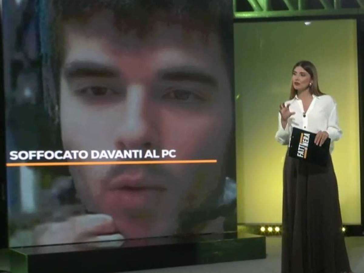 Dal content creator al “puppy player”: cos’è successo al ragazzo morto davanti al computer?