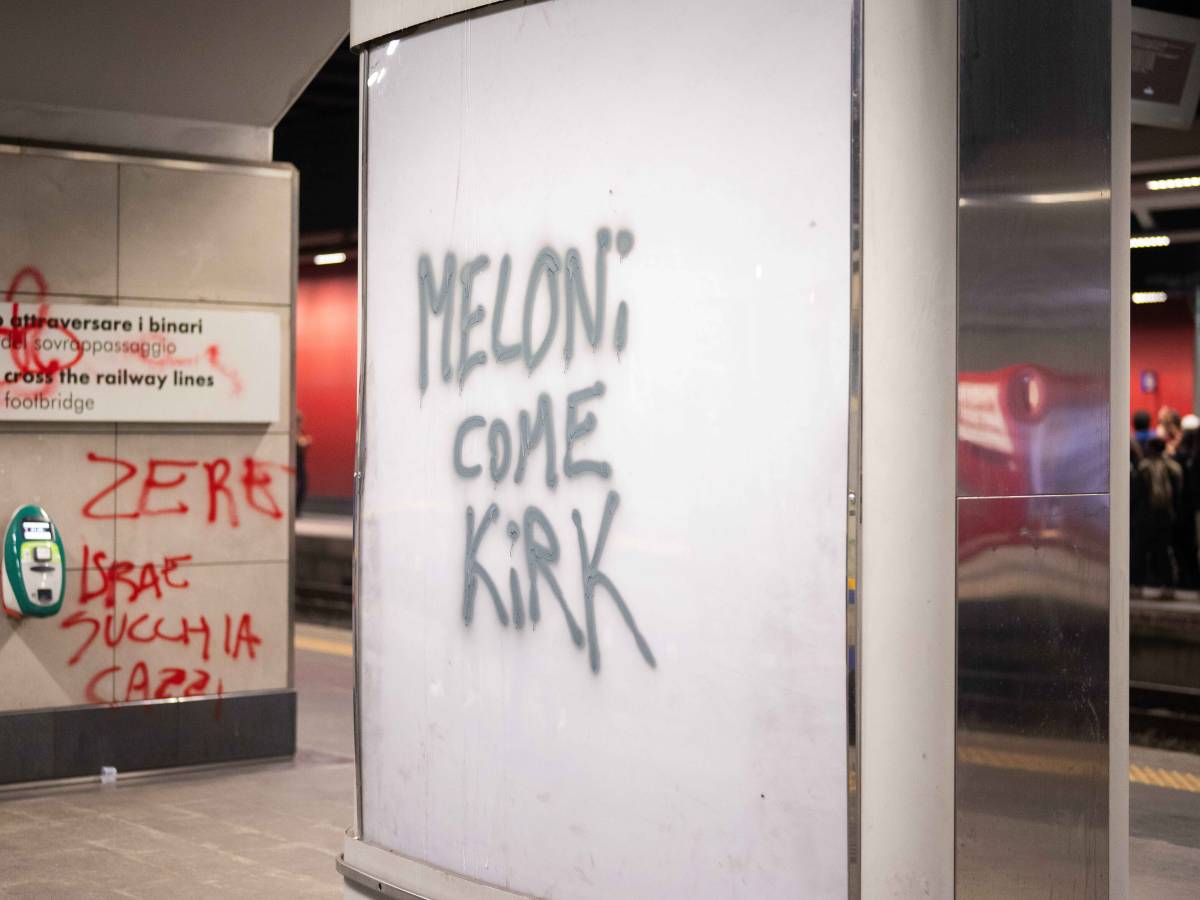Spunta la scritta "Meloni come Kirk". Salvini assediato dai pro Pal