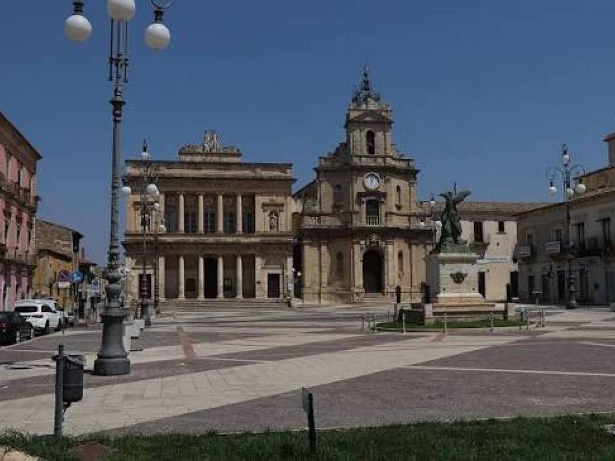 Incappucciati sequestrano un giovane a Vittoria, è il figlio di un imprenditore Incappucciati sequestrano un giovane a Vittoria, è il figlio di un imprenditore