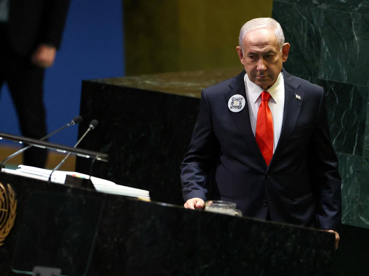 Netanyahu e il QR Code sulla giacca: ecco cosa rivela. Attenzione: immagini forti
