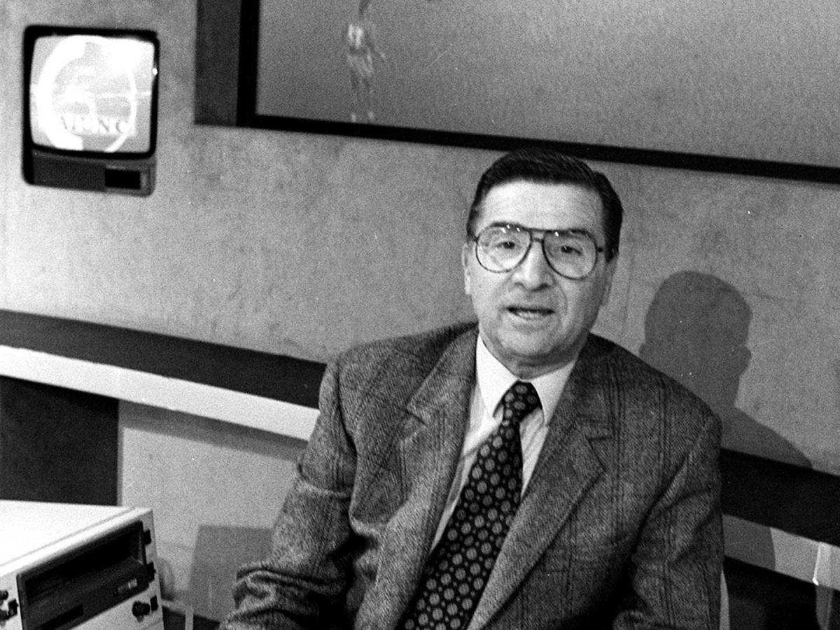 Morto Carlo Sassi, il giornalista che rivoluzionò il calcio in tv con la moviola