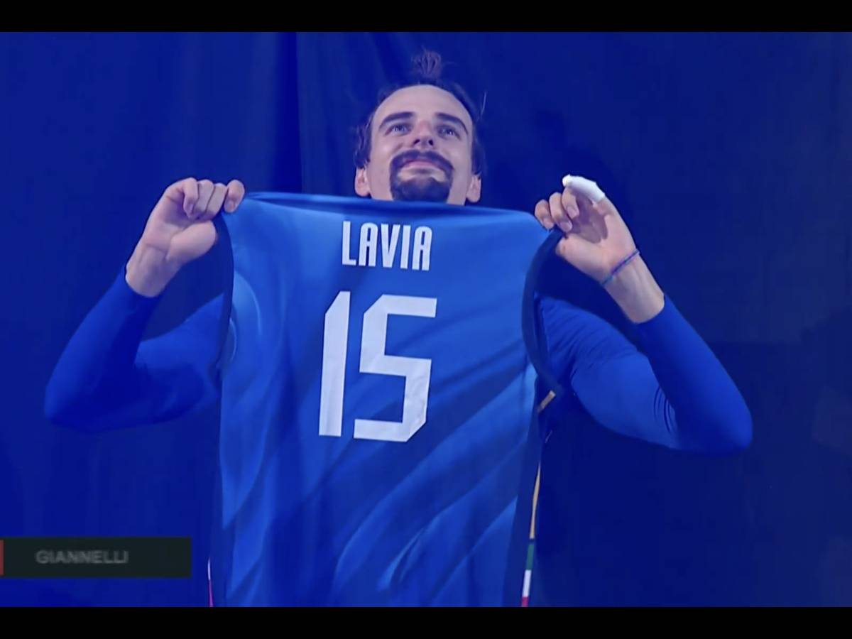 La maglia di Lavia e il bacio al cielo, cosa c