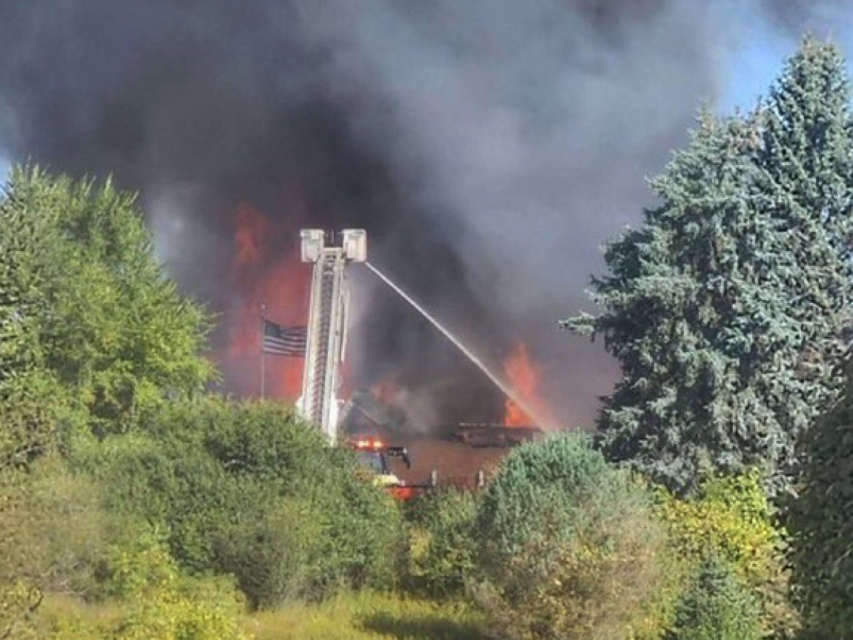 Michigan, sparatoria in una chiesa mormone: diverse vittime, fermato il killer. Edificio in fiamme