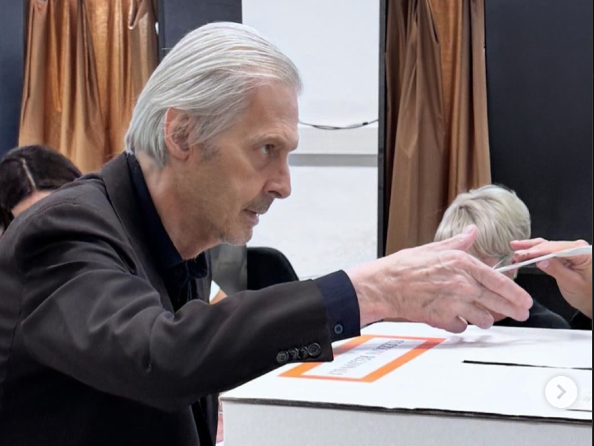 Vittorio Sgarbi torna in pubblico e vota nelle Marche: "Più marchigiano di un marchigiano"