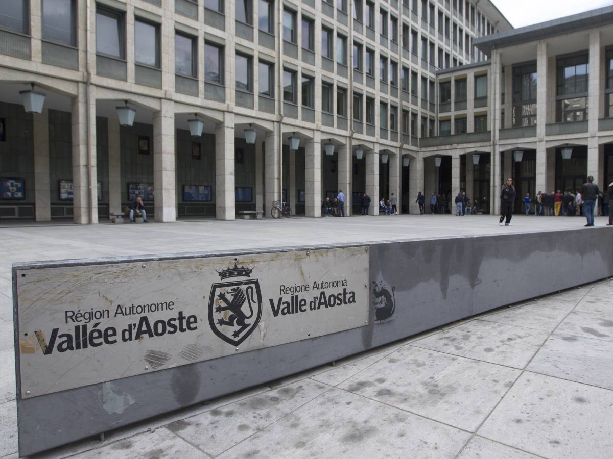 elezioni regionali in valle d aosta al via lo spoglio centrodestra a caccia del 42