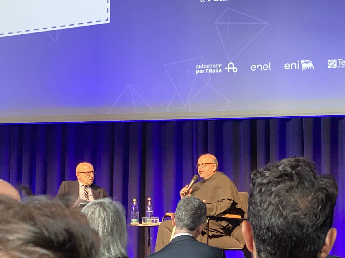 Sallusti intervista padre Benanti: "Digitale forma di controllo e potere" | SEGUI LA DIRETTA