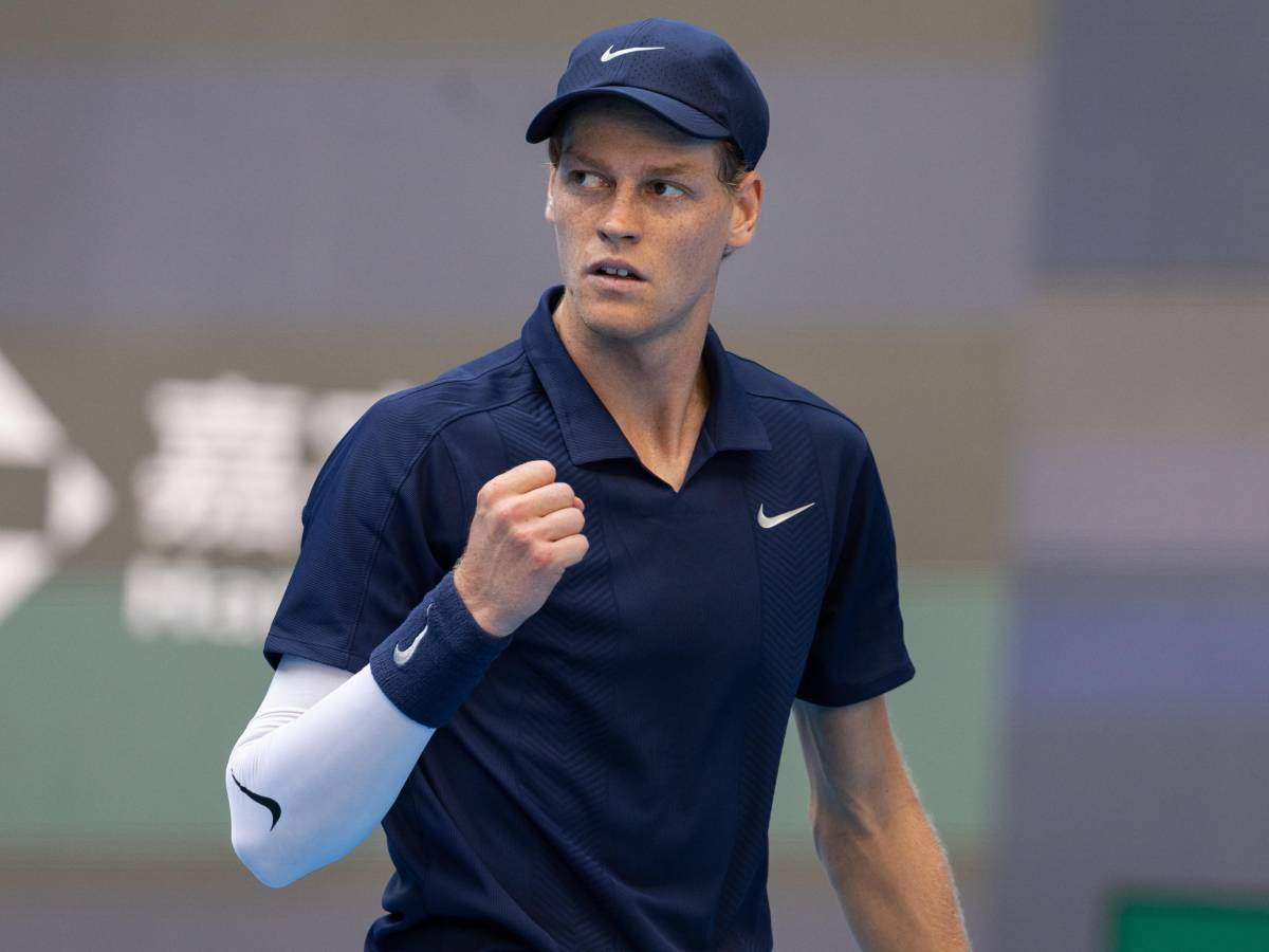 Sinner soffre ma vola in finale a Pechino, battuto De Minaur in tre set