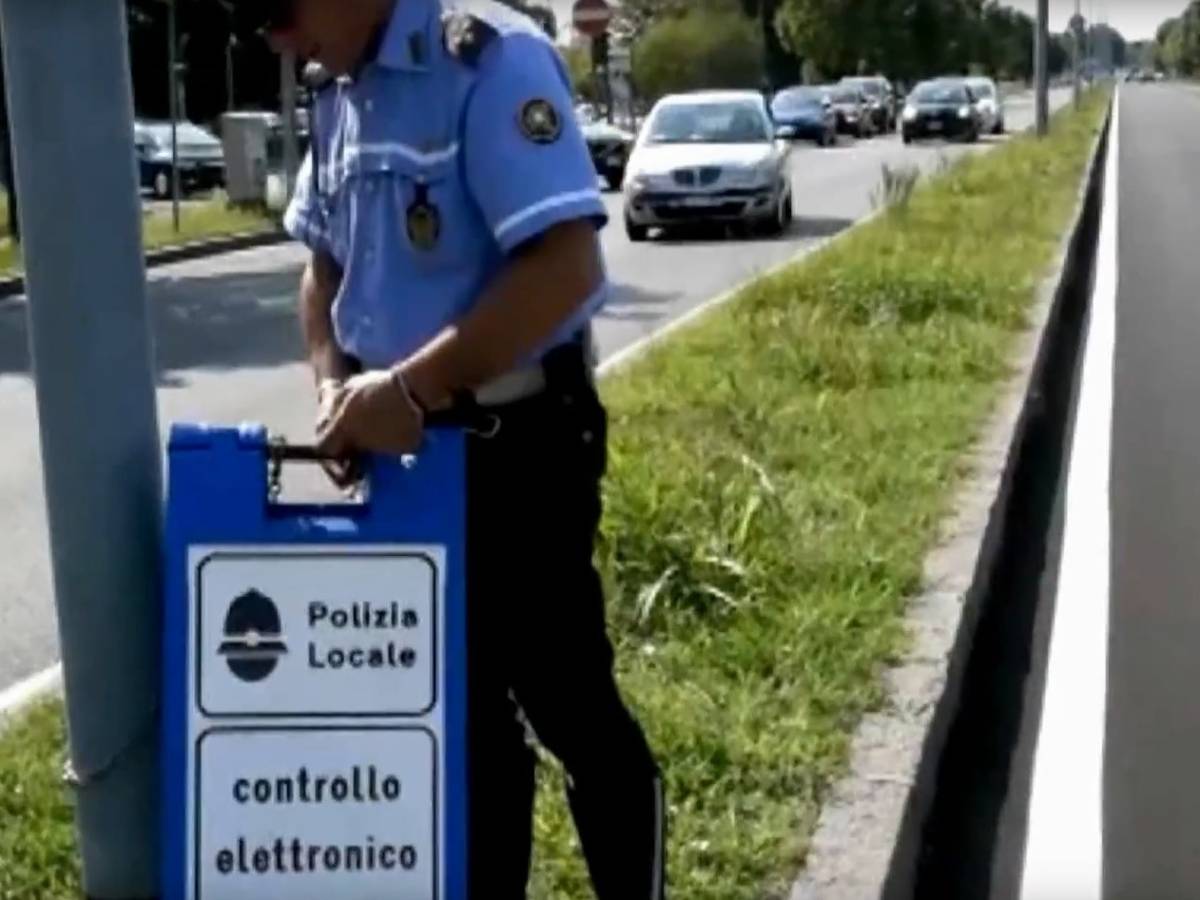 lombardia la mappa degli autovelox mobili ecco dove saranno