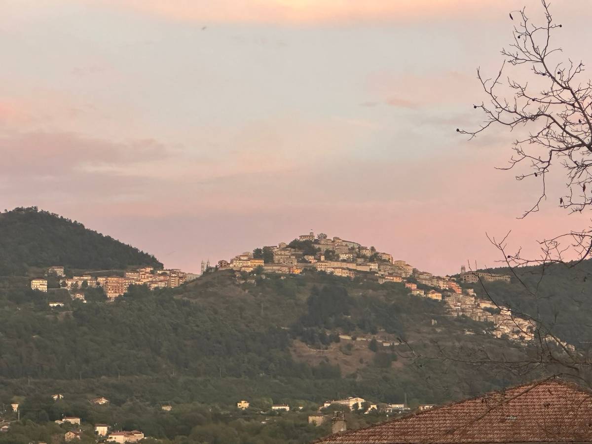 In un paesino del Sud ogni anno aumentano le nascite: qual è il segreto?