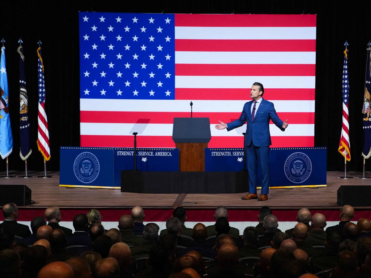Trump e Hegseth ai generali Usa: "Ci prepariamo alla guerra. Stop con la decadenza woke"