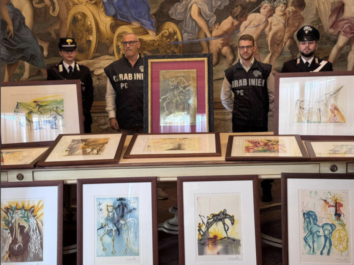 Parma, blitz della polizia alla mostra di Salvador Dalì: "Dubbi su autenticità delle opere"