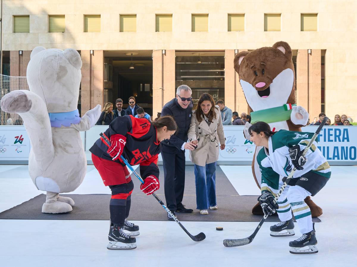 hockey olimpico in piazza san babila con fiera milano