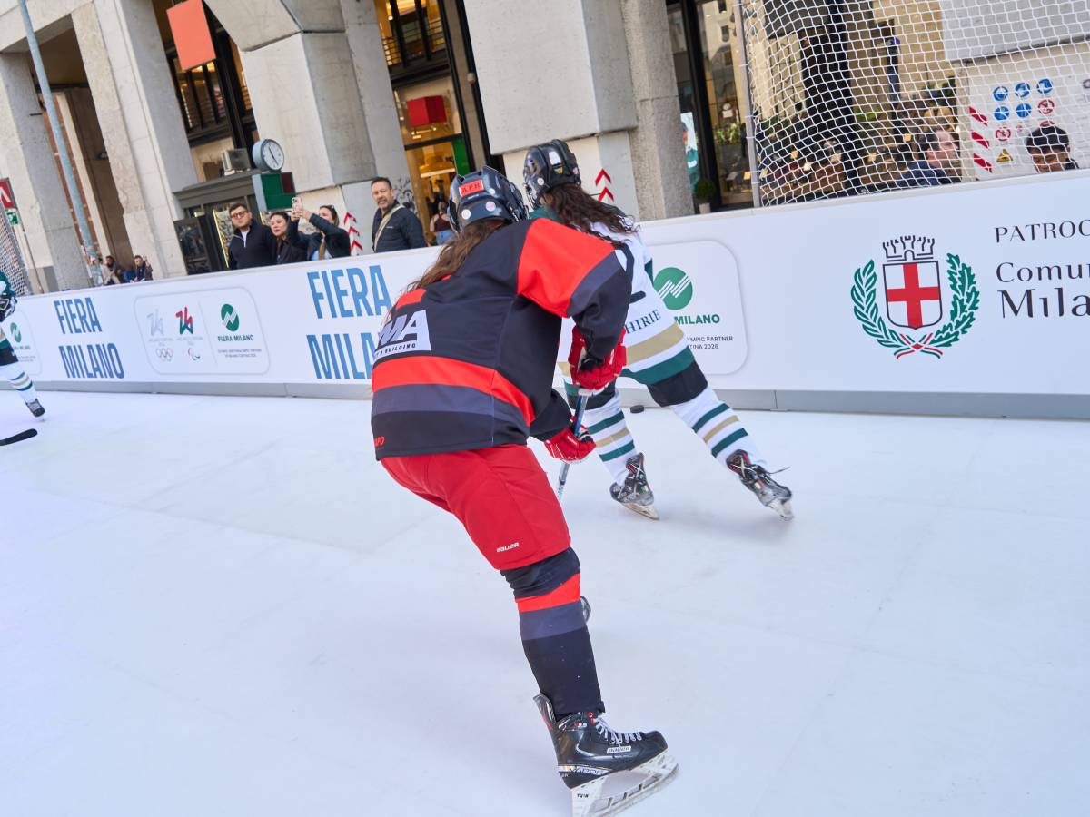 Fiera Milano-hockey olimpico in piazza San Babila