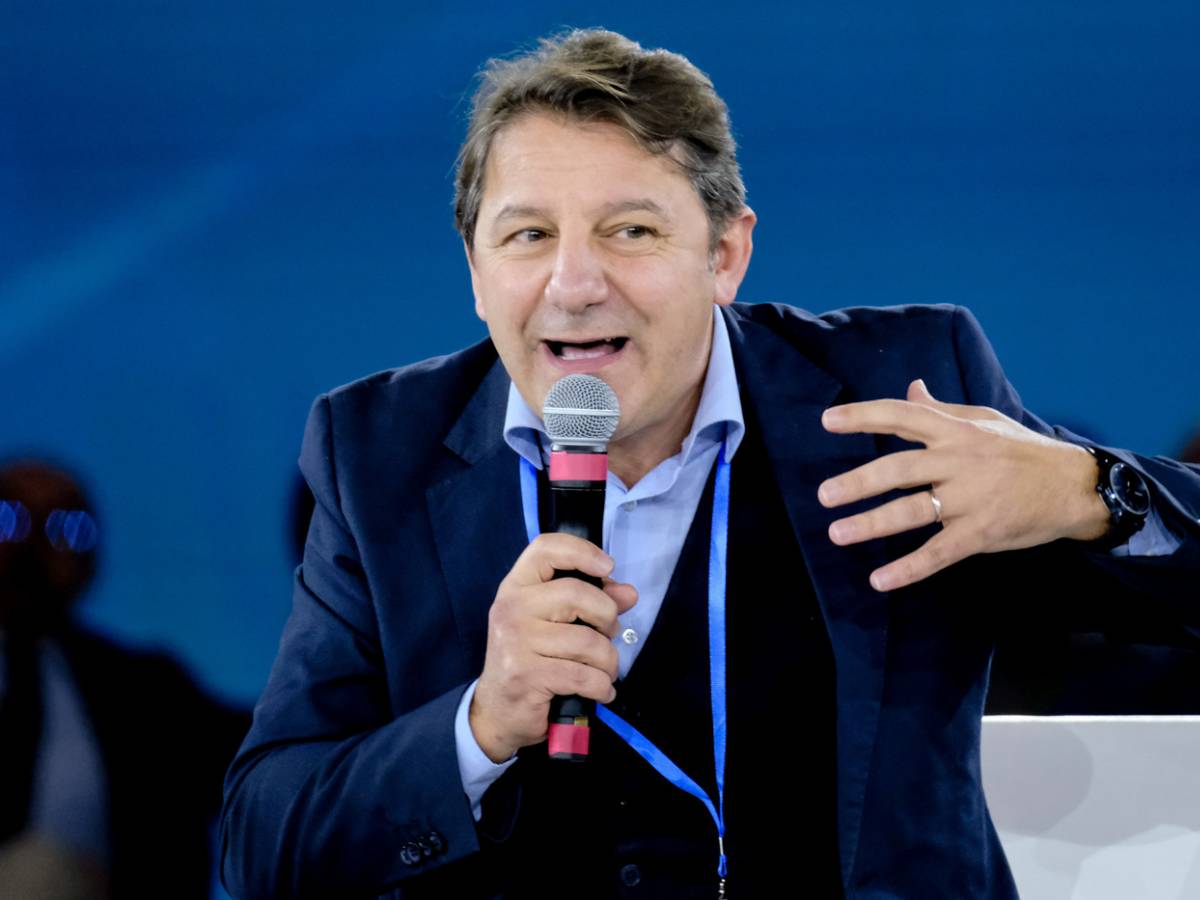 "La battaglia del cambiamento". Tridico tra gaffe e promesse mirabolanti chiude la campagna