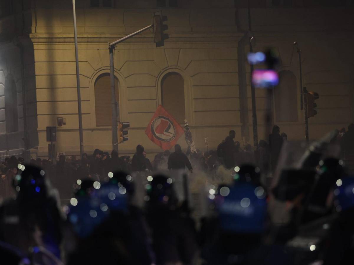 "Copritevi così". I vademecum (illegali) per i manifestanti