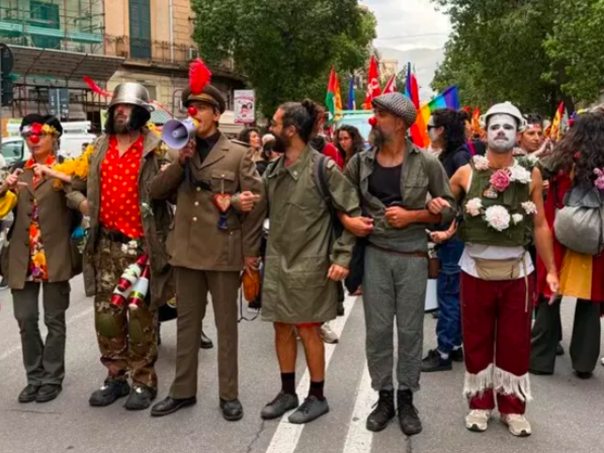 Vergogna pro Pal a Palermo. Così gli attivisti offendono i militari