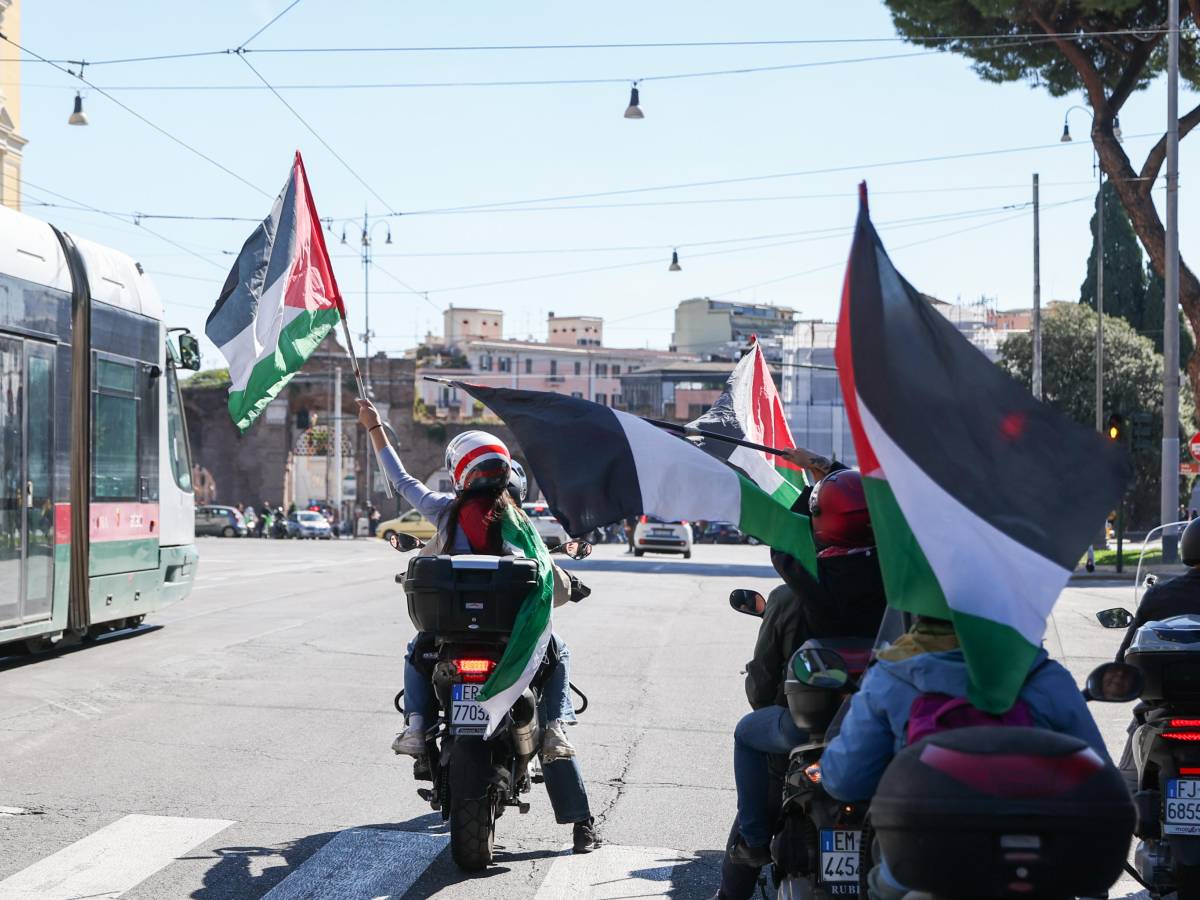 A Roma il corteo ProPal. Imbrattata statua di Woytila. Allarme infilatrati