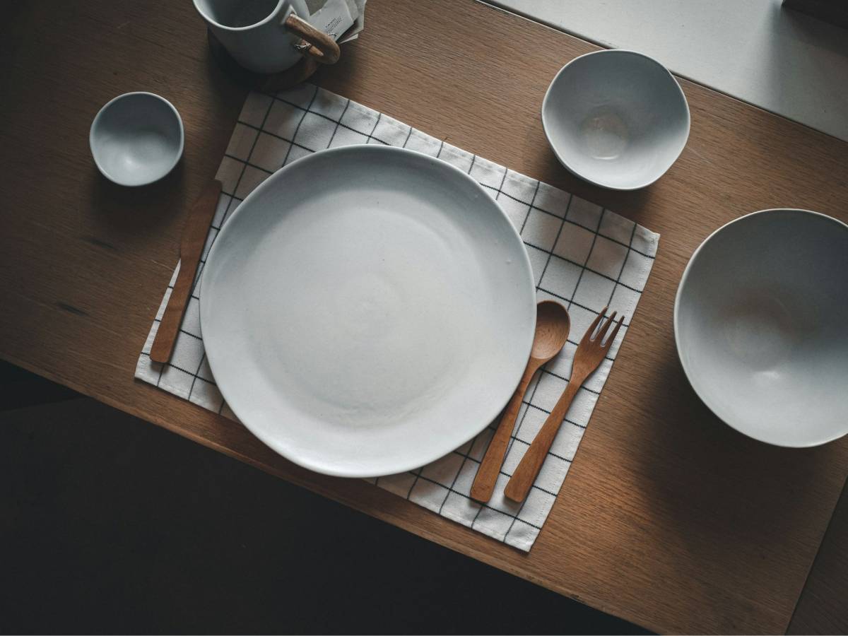 Saltare la cena fa bene? Chi può farlo e chi invece deve evitarlo