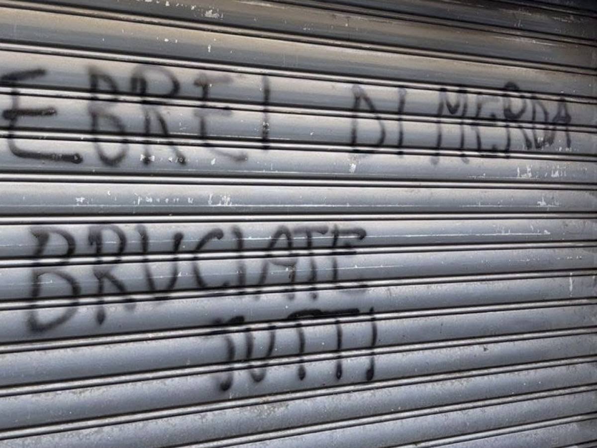 "Ebrei di m..., bruciate tutti". La scritta choc sul panificio kosher